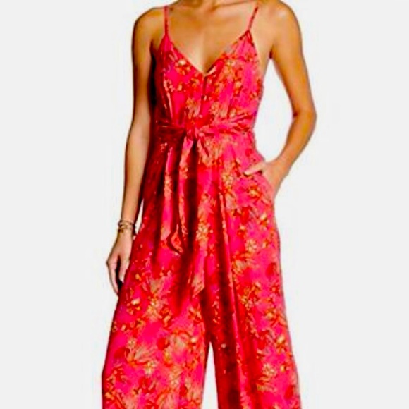Red Jumpsuit. By Banana Republic. Tropical style. Waist tie Wide Leg Boho. - Picture 4 of 4